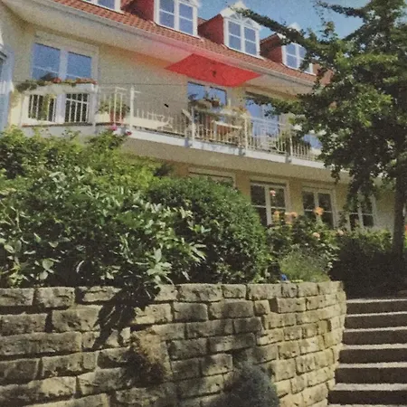 Villa Mit Gartenblick